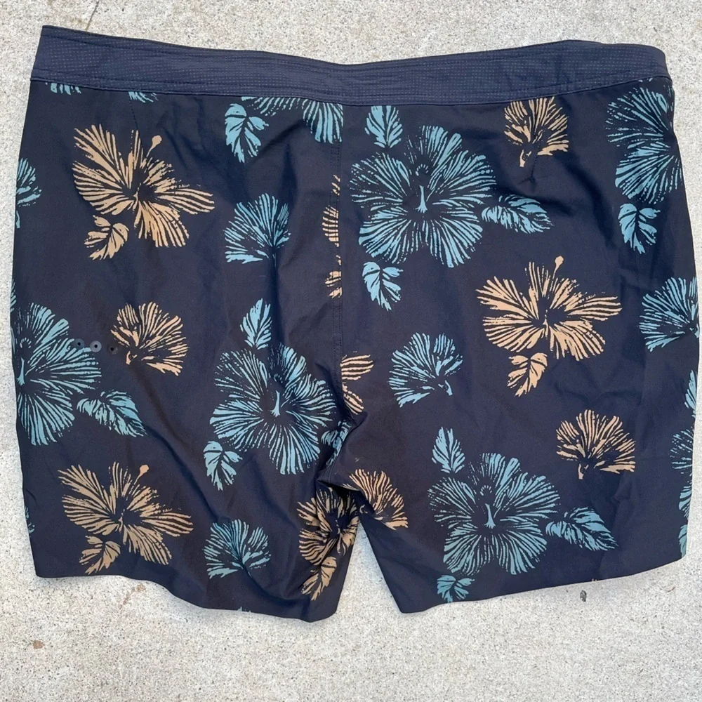 Men's Vuori Shorts Multicolor Floral 38 Pocket Active Logo Beach‎ Gym Surf Swim